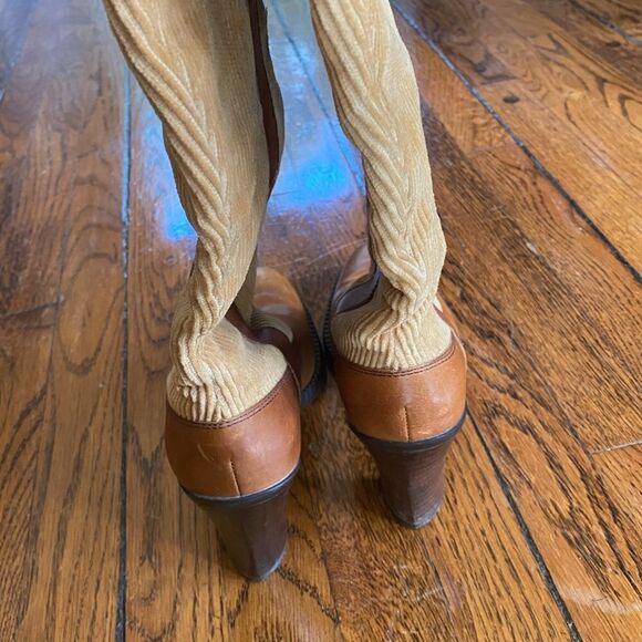 TOMMY HILFIGER Tan and Brown Corduroy and Leather Pull On Boots size 6 - Picture 6 of 13